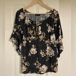 - Women’s Floral top size L